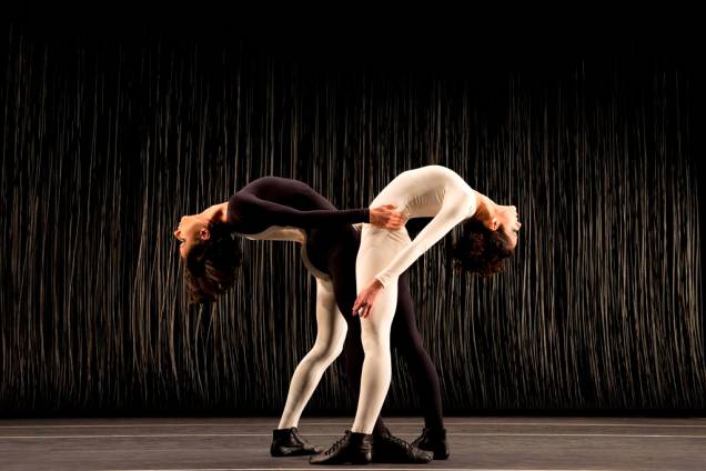 A dança contemporânea levada à cena pela companhia possui prestígio internacional A dança contemporânea levada à cena pela companhia possui prestígio internacional