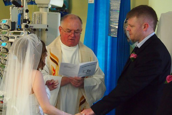 Anitta, Claudia Leitte e outros famosos pagam mico dublando frases famosas em aplicativo