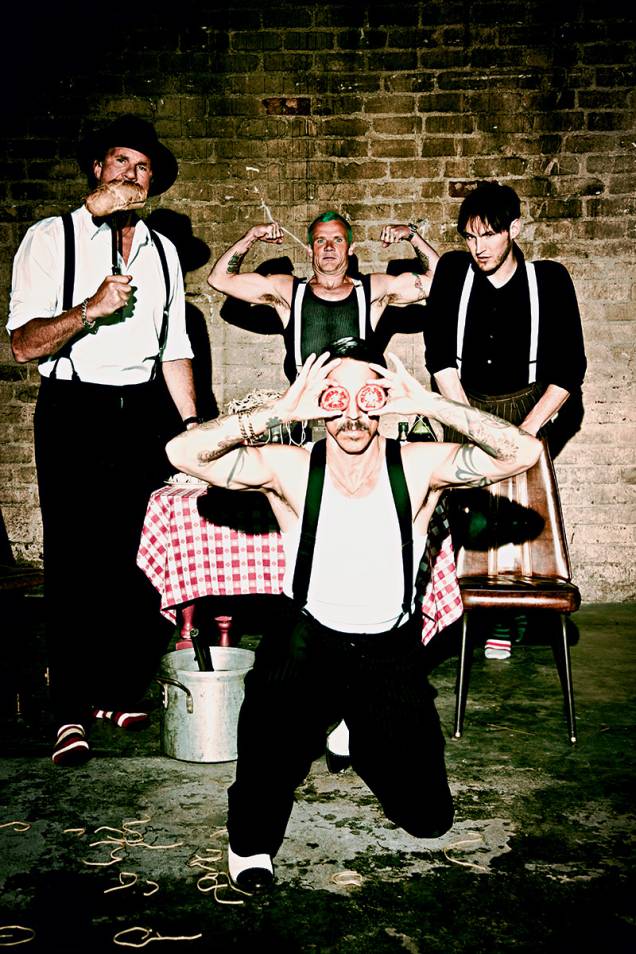 Chad Smith, Flea, Josh Klinghoffer e Anthony Kiedis: de volta após dois anos Chad Smith, Flea, Josh Klinghoffer e Anthony Kiedis: de volta após dois anos