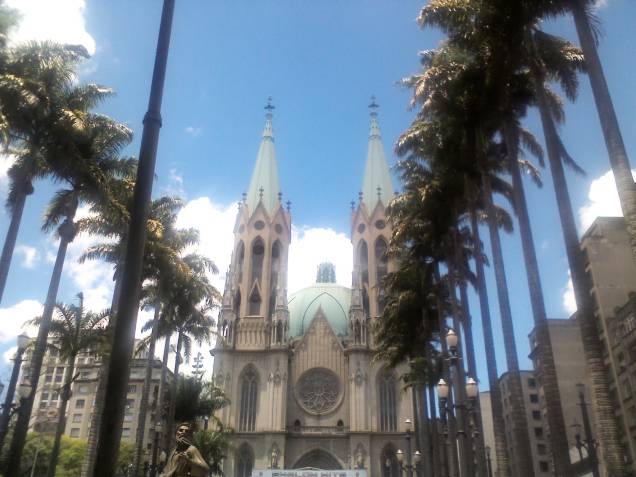 Vista frontal da Catedral da Sé