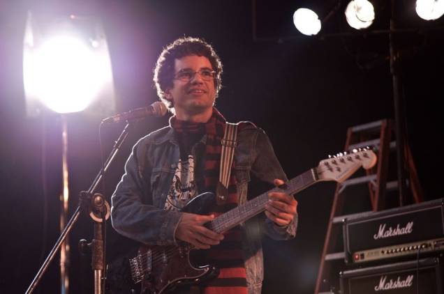 Somos Tão Jovens: os primeiros acordes do cantor Renato Russo Somos Tão Jovens: os primeiros acordes do cantor Renato Russo