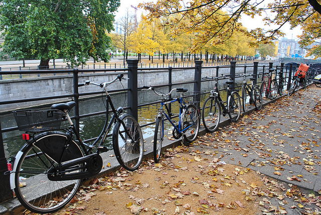 Um passeio de bicicleta na capital alemã é uma boa forma de conhecer a cidade (Foto: Christian Benseler, no Flickr)