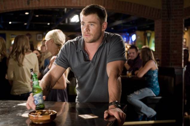 Amanhecer Violento: o ator Chris Hemsworth como o personagem Jed Eckert