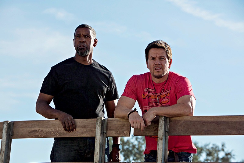 Dose Dupla: Washington e Wahlberg, ladrões de banco com identidade secreta