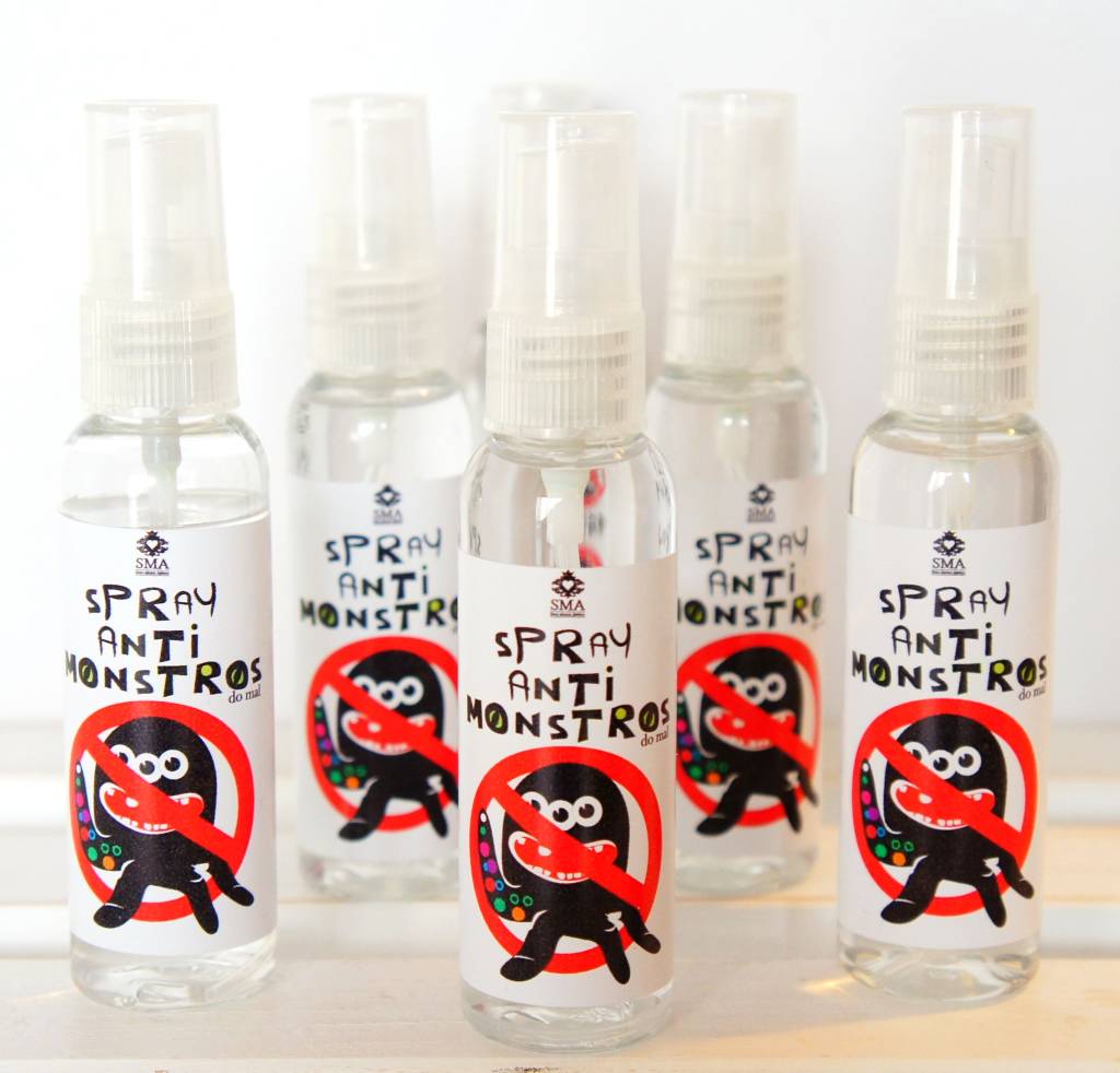 Monstro do bem e “spray antimonstro” para acalmar na hora de dormir