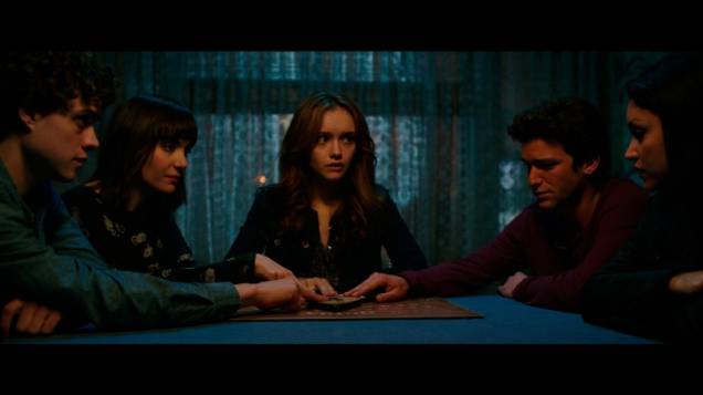 Ouija - O Jogo dos Espíritos: os amigos, respostas no tabuleiro
