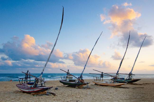 Barcos à beira-mar: a poucos minutos do Beach Park (Foto: Alex Uchôa/Opção Brasil Imagens)