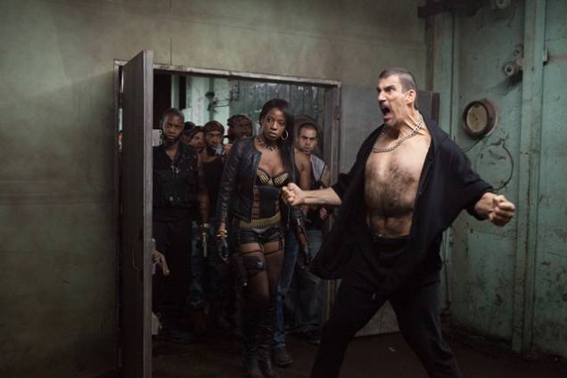 O elenco conta também com o ator Robert Maillet O elenco conta também com o ator Robert Maillet