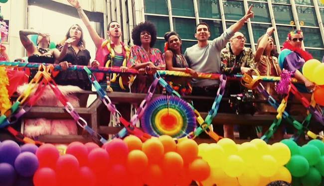 elenco da série Sense 8  na 20ª parada LGBT