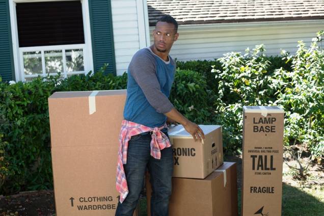 Inatividade Paranormal 2: as sátiras foram escritas e atuada por Marlon Wayans Inatividade Paranormal 2: as sátiras foram escritas e atuada por Marlon Wayans