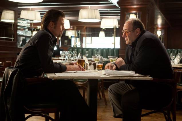 O Homem da Máfia: os atores Brad Pitt e James Gandolfini O Homem da Máfia: os atores Brad Pitt e James Gandolfini