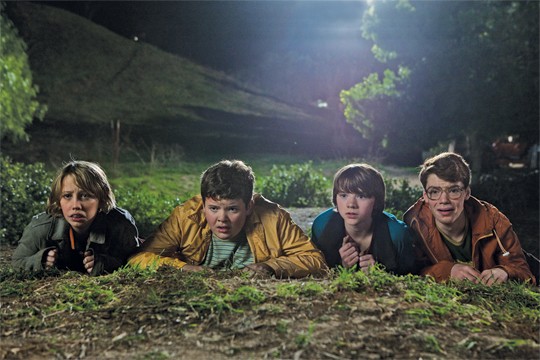 Super 8: o suspense de ficção científica enfoca um grupo de adolescentes Super 8: o suspense de ficção científica enfoca um grupo de adolescentes