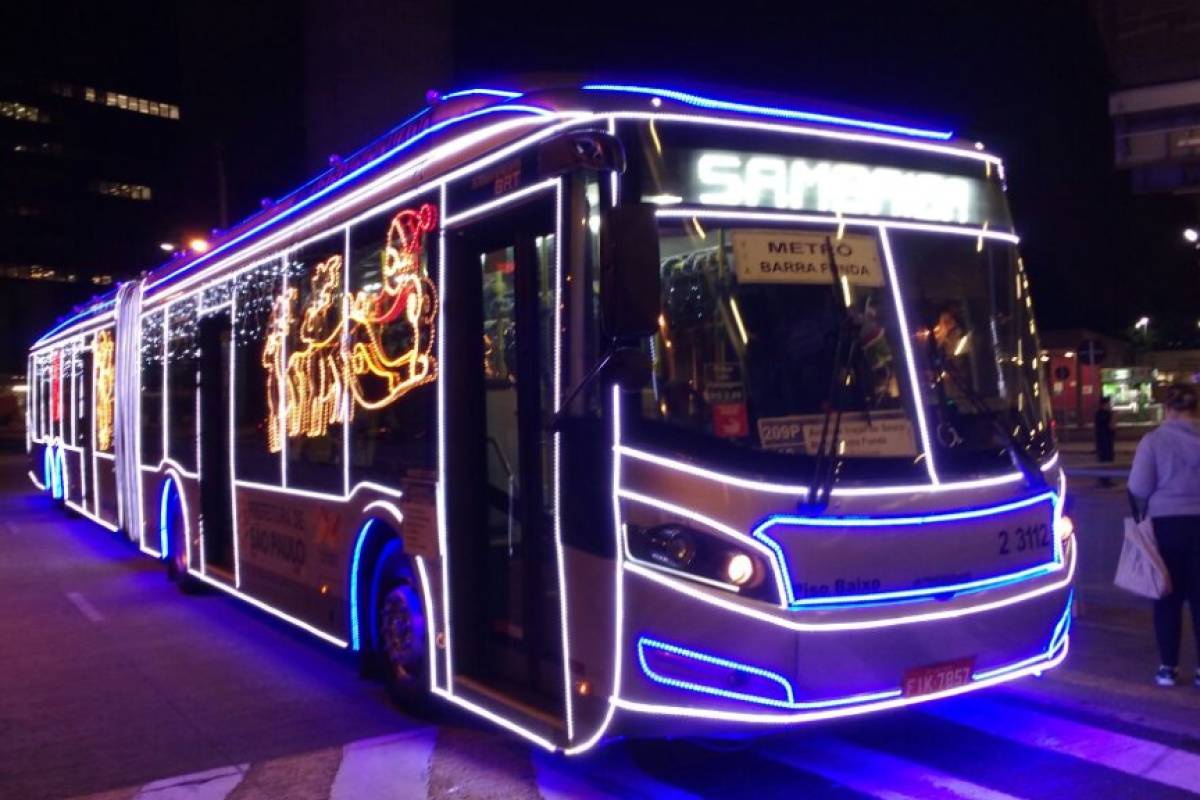 Ônibus com decoração especial de Natal passam a circular | VEJA SÃO PAULO