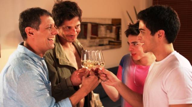 Do Lado de Fora: o grupo de amigos decide assumir sua homossexualidade