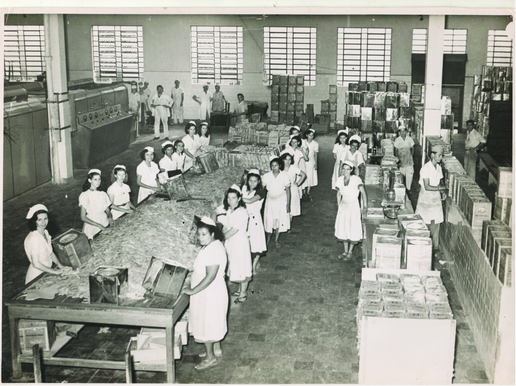 Funcionários da fábrica em 1950