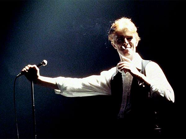 David Bowie em foto de 1976 (Reprodução)