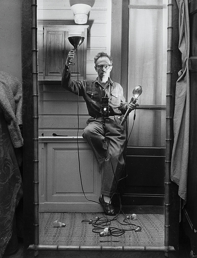 2-autoportrait-aux-flashes-paris-1951.jpeg