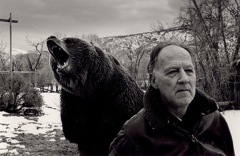 O diretor alemão Werner Herzog em cena do documentário "O homem urso", de 2005