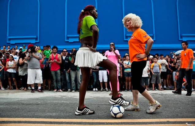 Exposição trata sobre a homofobia e o machismo do futebol