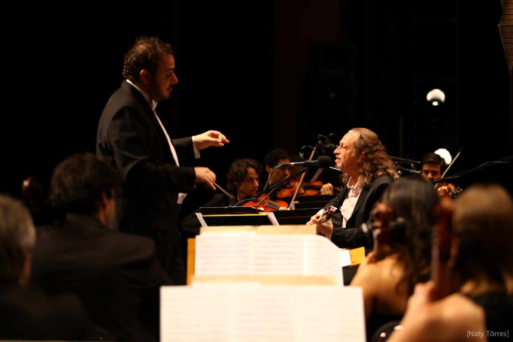 2012_11_03_valencianas_orquestra-de-ouro-preto-e-alceu-valenci-a_foto-naty-toi-rres-81.jpeg