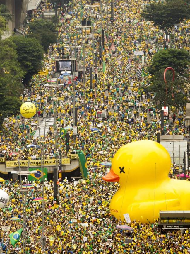 São Paulo, São Paulo, Brasil - Manifestantes durante ato "Vem Pra Rua" na tarde desse domingo (13) na Avenida Paulista. Foto: Léo Pinheiro/Veja