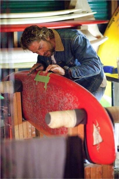 Tudo por um Sonho: Gerard Butler no papel do veterano surfista Frosty Hesson
