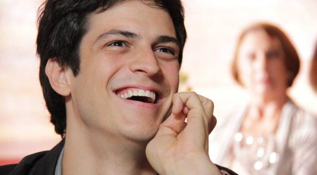 Confia em Mim: o ator Mateus Solano interpreta o simpático e misterioso Caio Confia em Mim: o ator Mateus Solano interpreta o simpático e misterioso Caio