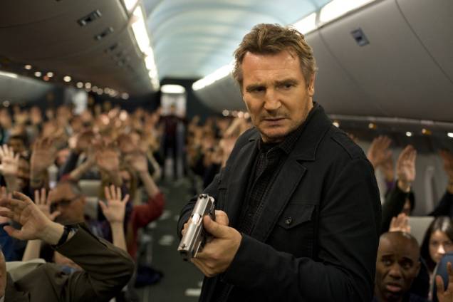 Sem Escalas: o agente Neil Marks (Liam Neeson) em busca do assassino Sem Escalas: o agente Neil Marks (Liam Neeson) em busca do assassino