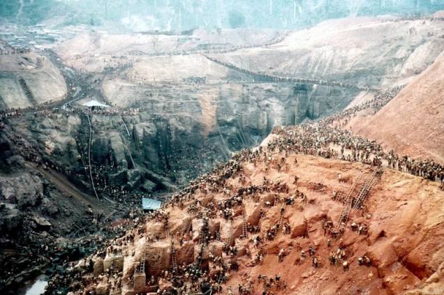 Serra Pelada - A Lenda da Montanha de Ouro: o maior garimpo a céu aberto