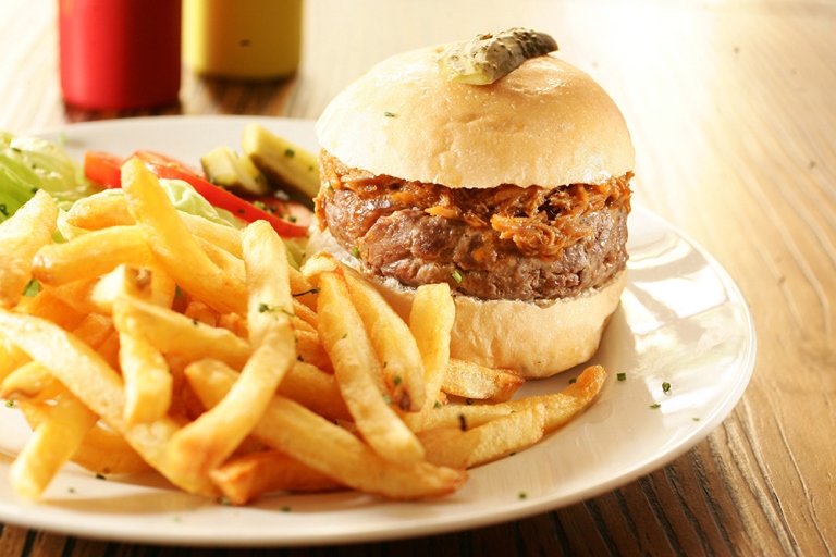 Piggie burguer: o sanduíche de costelinha suína continua uma das atrações do menu (Foto: Fernando Moraes)