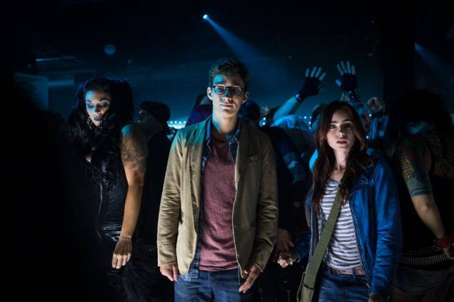 Os Instrumentos Mortais - Cidade dos Ossos: Clary Fray (Lilly Collins) e Simon (Robert Sheehan) Os Instrumentos Mortais - Cidade dos Ossos: Clary Fray (Lilly Collins) e Simon (Robert Sheehan)