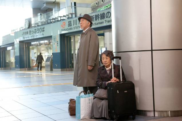 Uma Família em Tóquio: o casal decide visitar os filhos em Tóquio