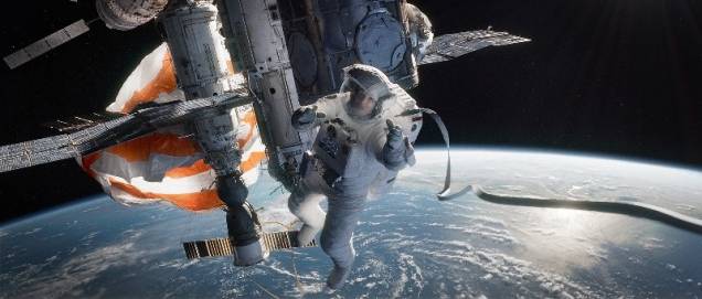 Gravidade: Sandra Bullock, perdida e desesperada no espaço