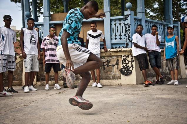 A Batalha do Passinho - O Filme: documentário relata o estilo de dança A Batalha do Passinho - O Filme: documentário relata o estilo de dança