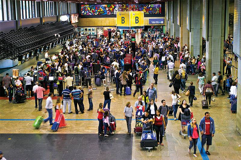 Companhias aéreas oferecem reembolso em voos de SP após fortes chuvas