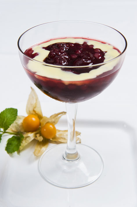 Sagu de frutas vermelhas ao creme de baunilha: sobremesa do Rosmarino
