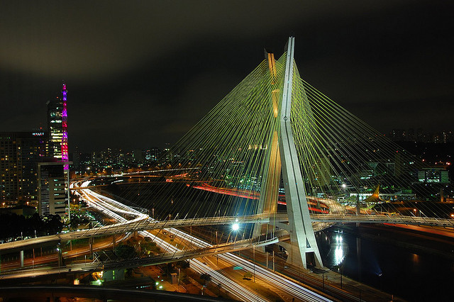 Ponte estaiada, um dos símbolos paulistanos (Foto: Marcos Leal, no Flickr)