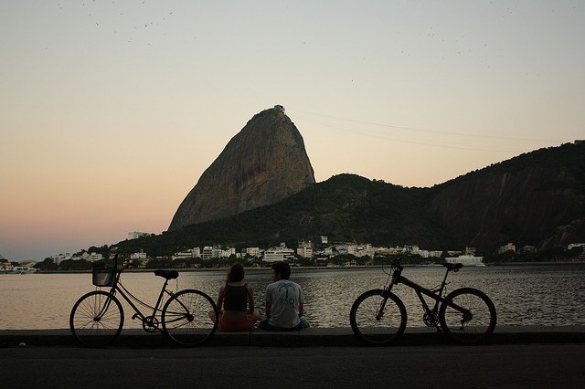 O Rio tem uma das paisagens mais bonitas do mundo para apreciar de bicicleta (Foto: Eduardo Otubo)