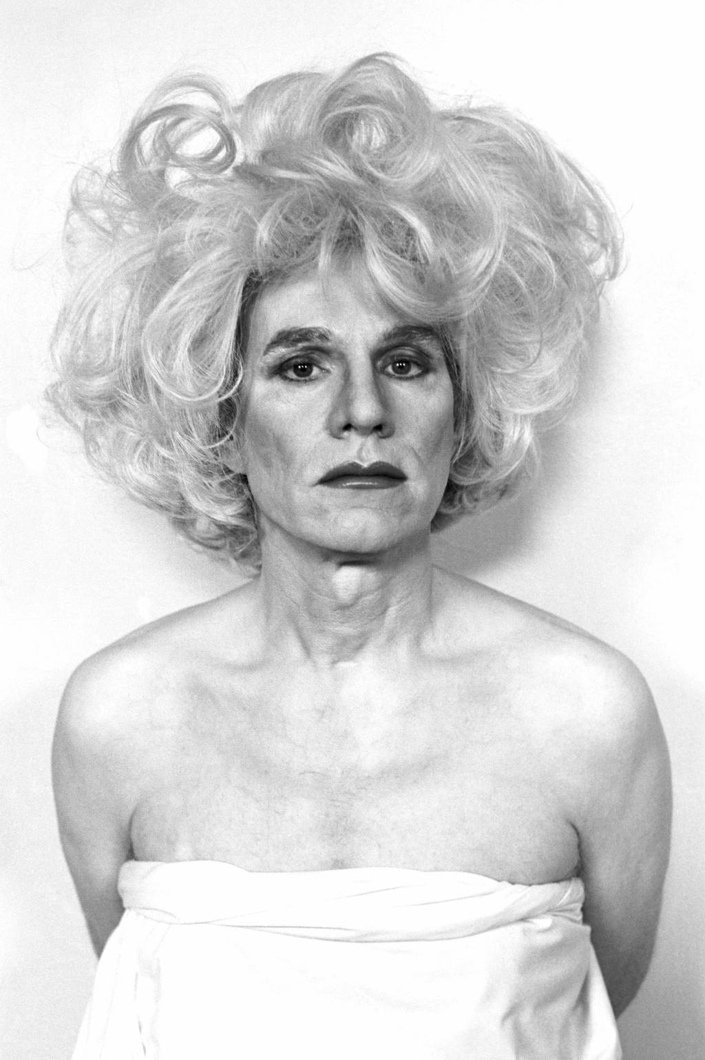 Andy Warhol retratado como mulher: mostra reúne cinquenta imagens