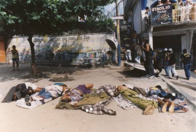 À Queima Roupa: Chacina de Vigário Geral de 1993