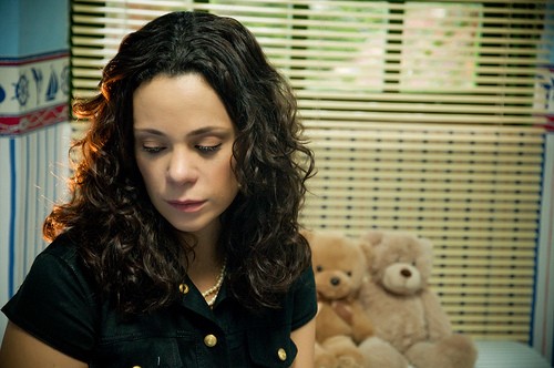 Vanessa Gerbelli faz o papel de Elisa, uma mãe que tenta superar a perda do filho junto com o marido