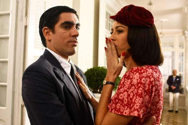 Marcelo Adnet e Luana Piovani em As Aventuras de Agamenon - o Repórter: comédia sobre repórter fictício Marcelo Adnet e Luana Piovani em As Aventuras de Agamenon - o Repórter: comédia sobre repórter fictício