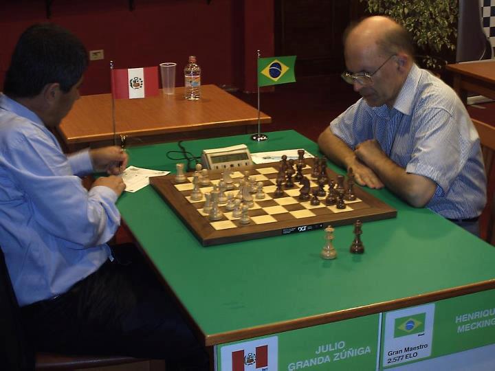 Mestre Internacional de xadrez Mequinho, em exibição na Virada