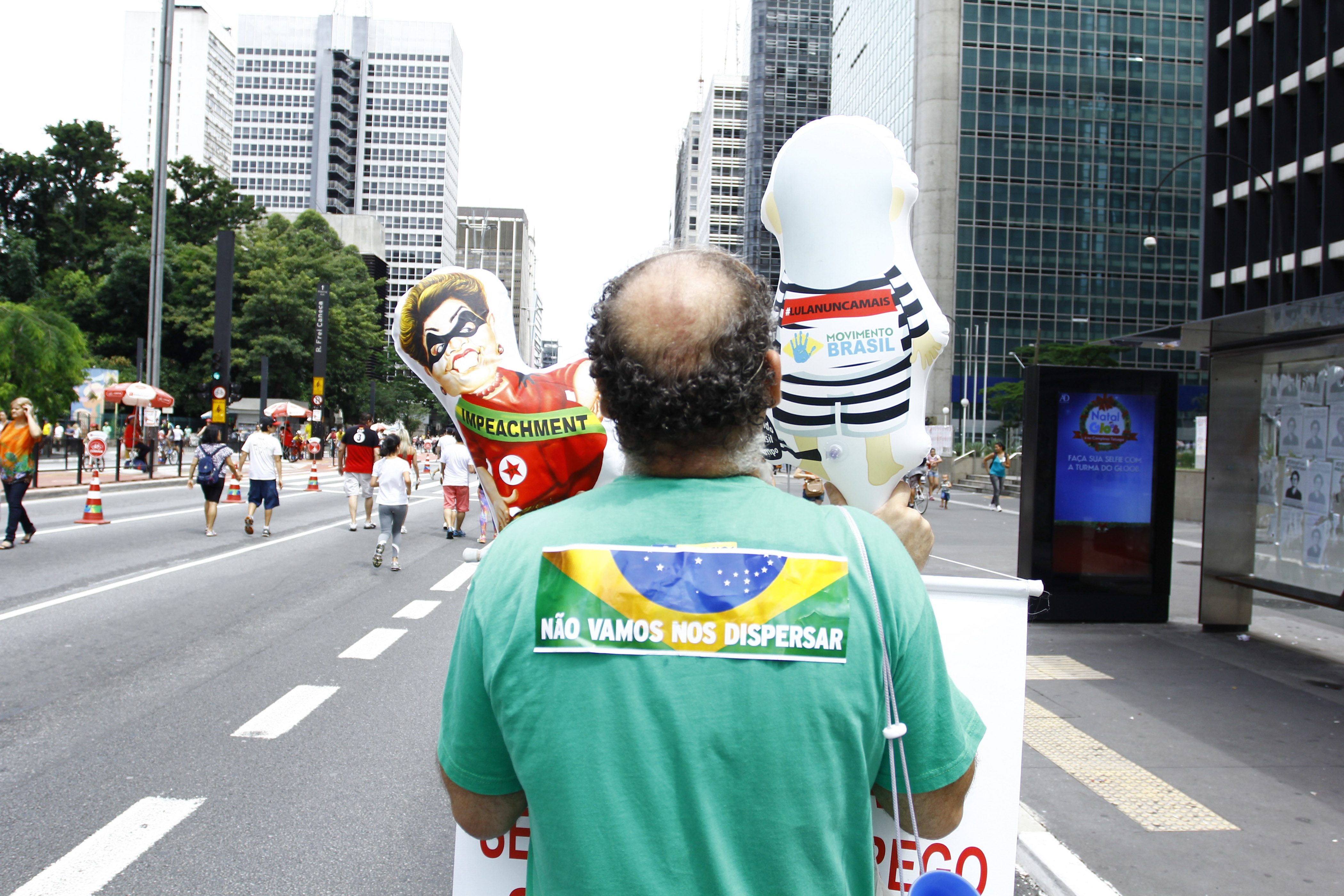 Paulistas já se preparam para ato a favor do impeachment da presidente Dilma na Avenida Paulista  (Foto: Aloisio Mauricio /Fotoarena/Folhapress) 