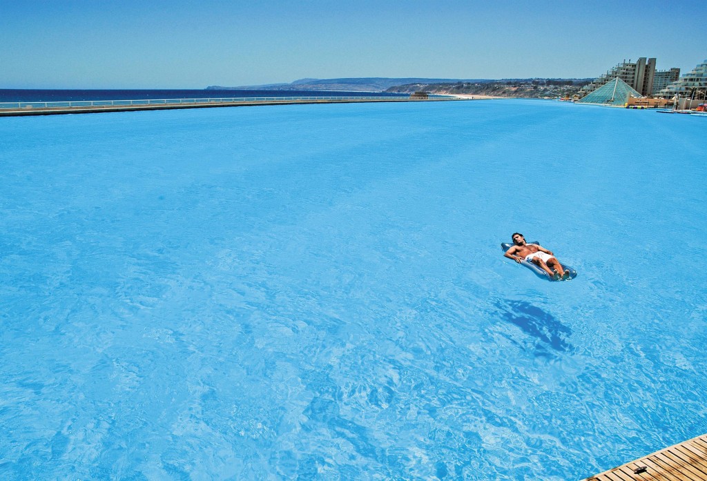 No Chile, a piscina do condomínio de luxo San Alfonso del Mar é considerada a maior piscina do mundo 