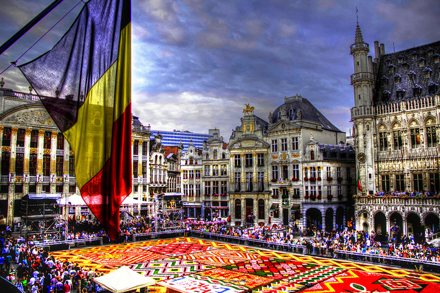 A Grand Place coberta pelo tapete de begônias (Foto: Antonio Ponte, no Flickr) 