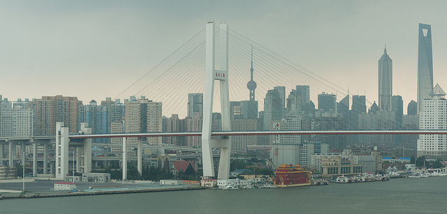 Ponte chinesa privilegia os carros (Foto: jcdcv, no Flickr)