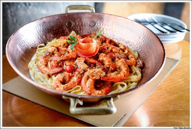 Camarão com fettuccine (Foto: Tadeu Brunelli) 