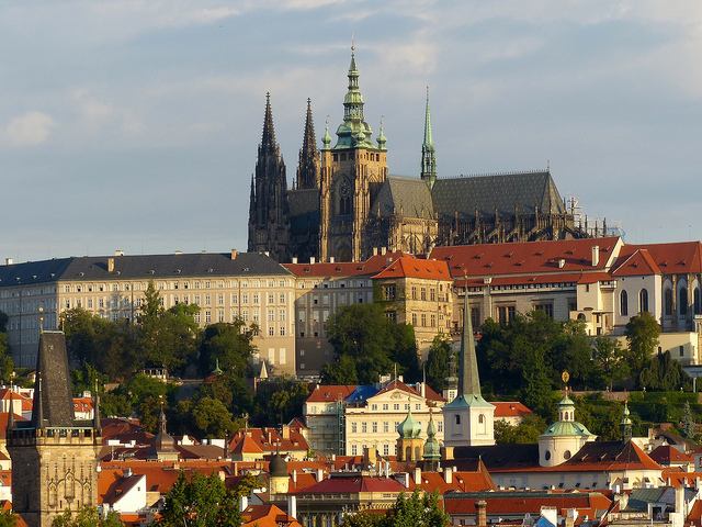 Castelo é uma das principais atrações de Praga (Foto: Roman Boed, no Flickr)