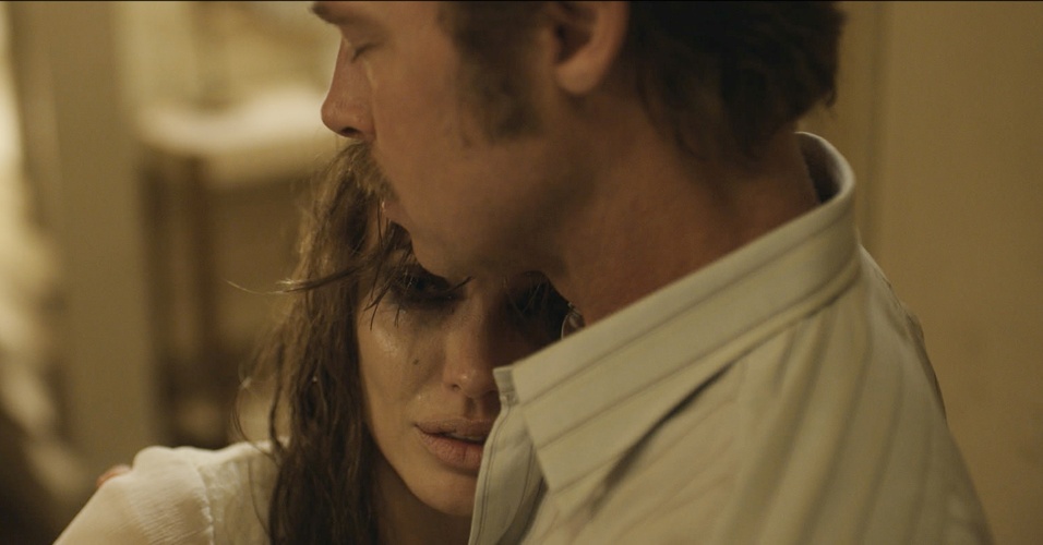 Angelina Jolie e Brad Pitt em cena de 'À Beira-Mar'